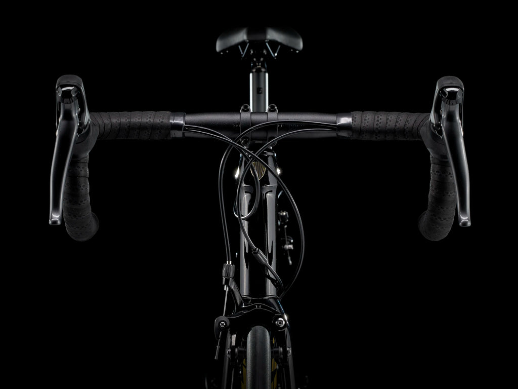 Bicicleta Trek Domane AL 2 2023 Preta/Dourada – Bike Village
