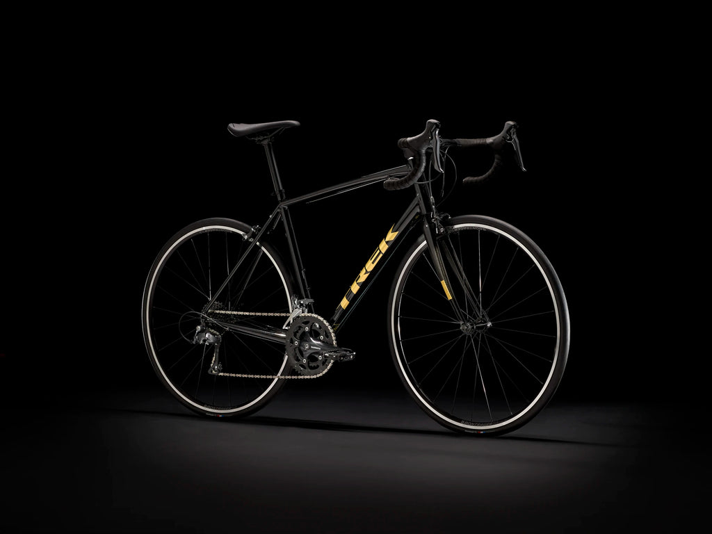Bicicleta Trek Domane AL 2 2023 Preta/Dourada – Bike Village
