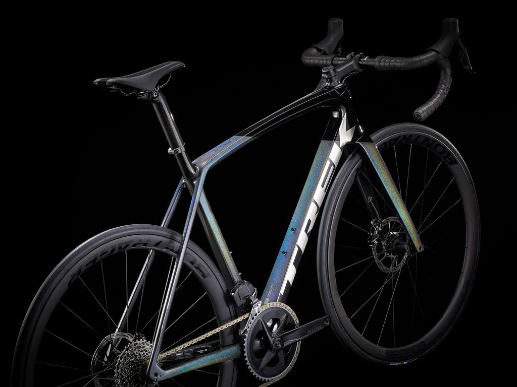 Bicicleta Trek Émonda SL 6 AXS 2023 - Preta/Rainbow - Tamanho 56 Bicicleta Trek Émonda SL 6 AXS 2023 - Preta/Rainbow - Tamanho 56