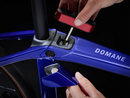 Bicicleta Trek Domane SL 6 2023 Shimano 105 Eletrônico - Azul TAM. 56