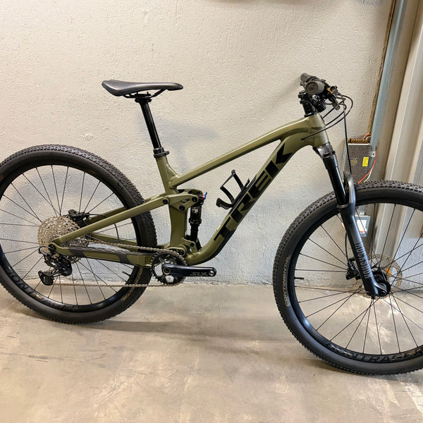 trek bicycle porto alegre PreCaliber 24 Kids Mountain Bike South Tampa Co The Trek Precaliber 24 Suspension Bike is built for young riders ready to tackle trails and adventures Trek Roscoe 24 - Valencia