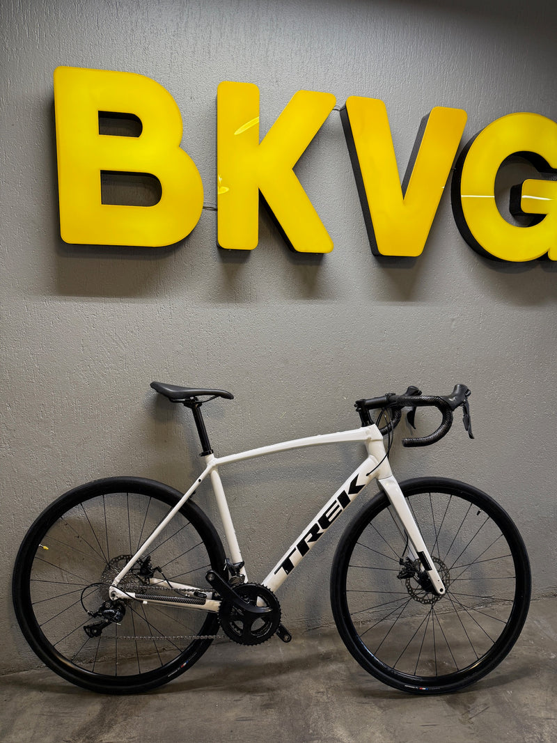 Bicicleta Trek Domane AL3 2023 Seminova - Tamanho 56