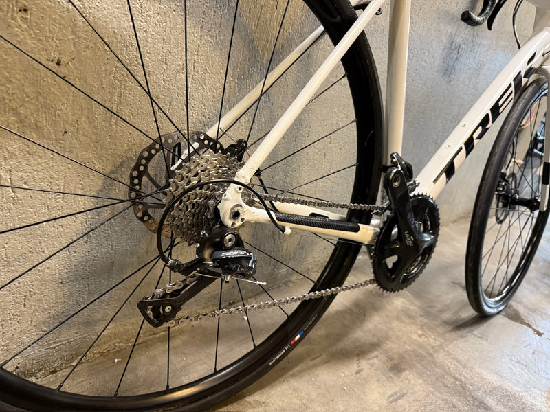 Bicicleta Trek Domane AL3 2023 Seminova - Tamanho 56