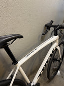 Bicicleta Trek Domane AL3 2023 Seminova - Tamanho 56