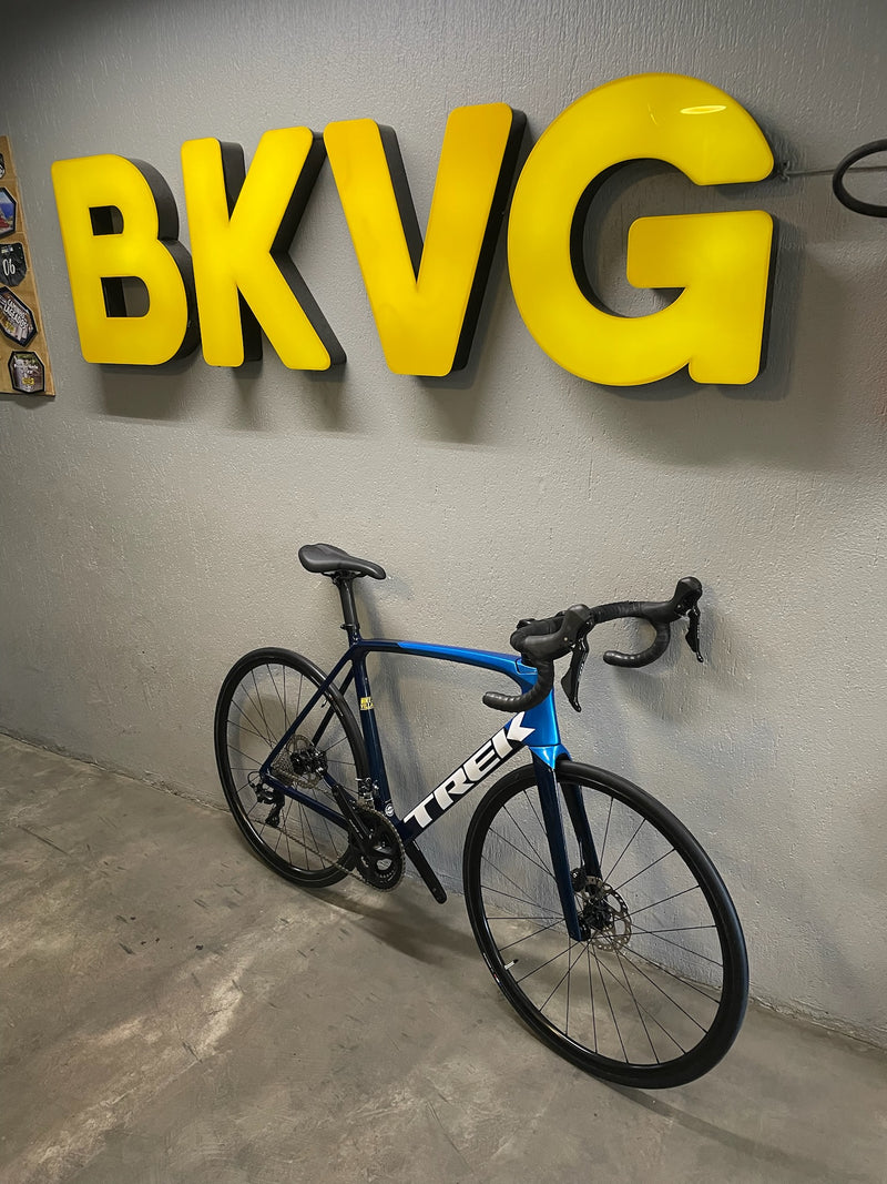 Bicicleta Trek Émonda SL 5 Azul Seminova - Tamanho 58