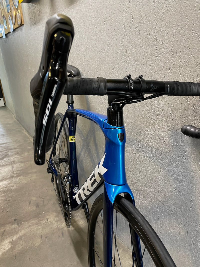 Bicicleta Trek Émonda SL 5 Azul Seminova - Tamanho 58