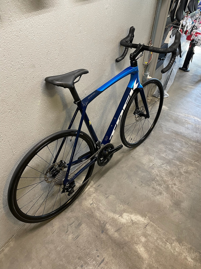 Bicicleta Trek Émonda SL 5 Azul Seminova - Tamanho 58