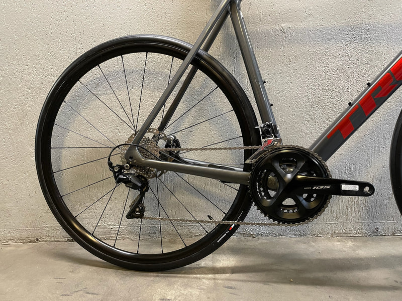 Bicicleta Trek Émonda SL 5 Cinza/Vermelha Seminova - Tamanho 60
