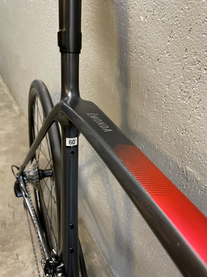 Bicicleta Trek Émonda SL 5 Cinza/Vermelha Seminova - Tamanho 60
